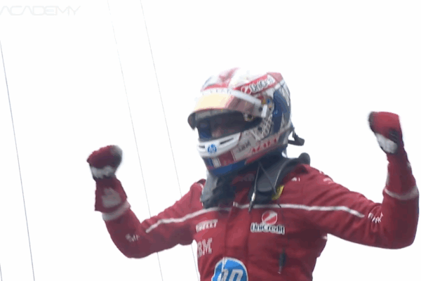 Maya Weug takes a last lap victory over Doriane Pin in Race 2 for F1 Academy in Singapore