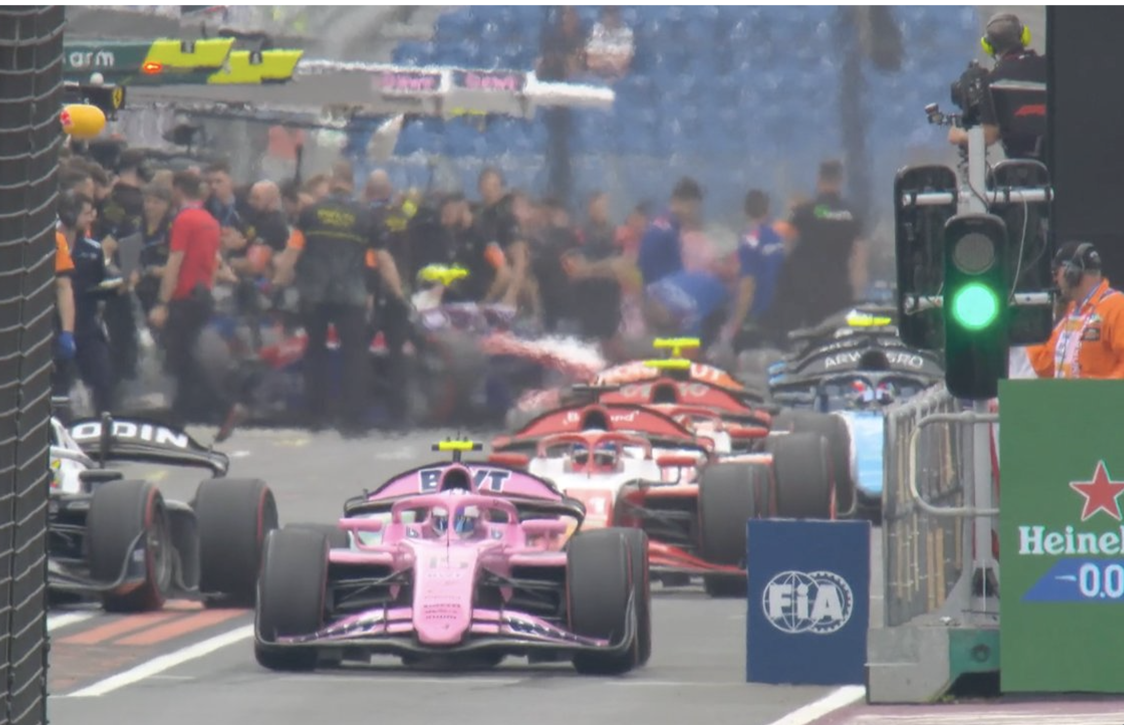 MP Motorsport's Minì set the early benchmark of the 2026 F2 Australian GP practice, with a 1:29.173. Will he be able to keep up his pace?