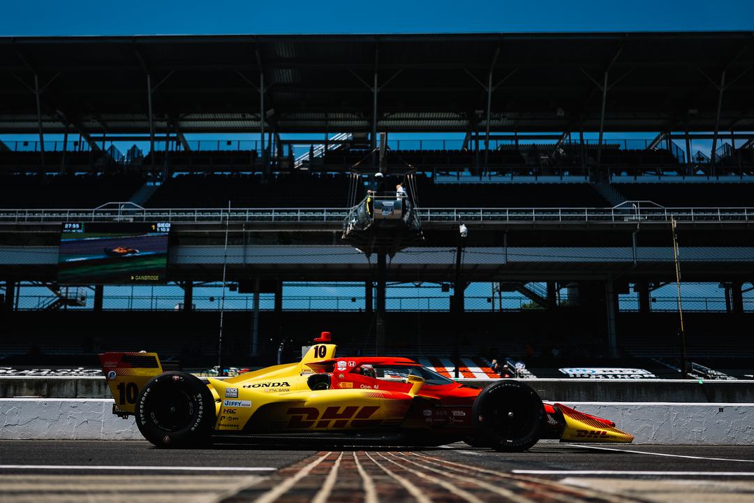 Palou taking the pole during IndyCar Qualifying at Sonsio GP