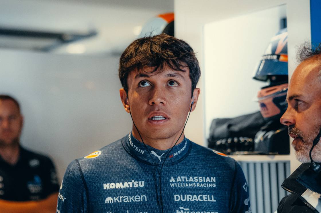 Alex Albon in Williams garage F1