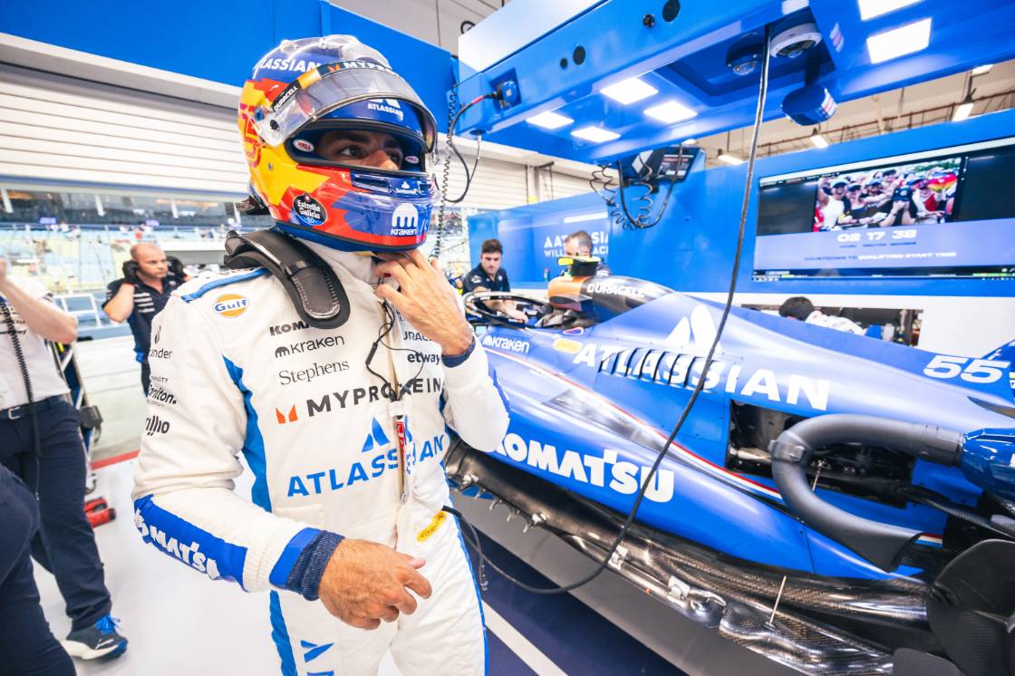 Carlos Sainz (ESP) Atlassian Williams Racing FW47. 04.10.2025. Formula 1 World Championship, Rd 18, Singapore Grand Prix, Marina Bay Street Circuit, Singapore, Qualifying Day