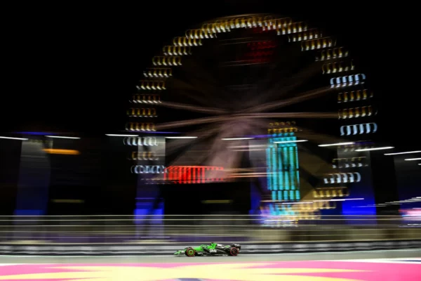 Sauber describes mixed Friday ahead of F1 Saudi Arabian GP
