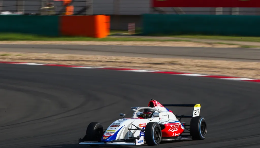 Kimi Chan wins twice at Hunan to cut Timur Shagaliev’s Chinese F4 lead to 18 points, as Yu Yan and Chen Sicong also triumph.