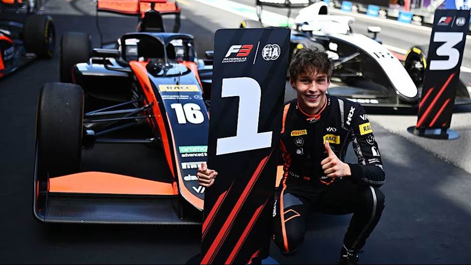 Bruno Del Pino wins Melbourne Sprint Race, boosting confidence as he begins his 2026 F3 season with Van Amersfoort Racing.