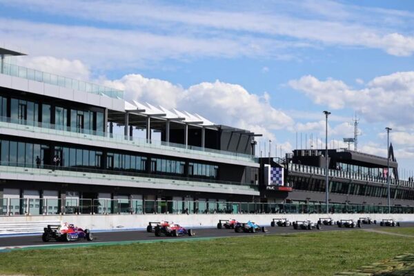Aksoy leads 2026 Italian F4 after a dramatic Misano opener, with PREMA Racing on top and US Racing, Maffi Racing chasing hard.
