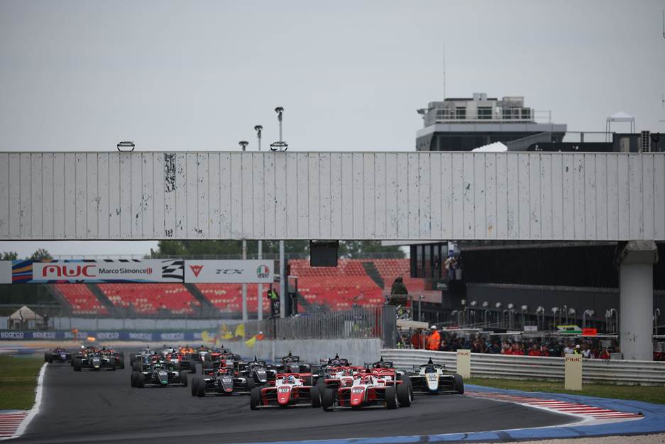 Aksoy leads 2026 Italian F4 after a dramatic Misano opener, with PREMA Racing on top and US Racing, Maffi Racing chasing hard.