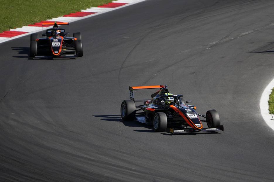 Sammalisto dominates Vallelunga with three wins as Aksoy keeps the Italian F4 points lead by six points.