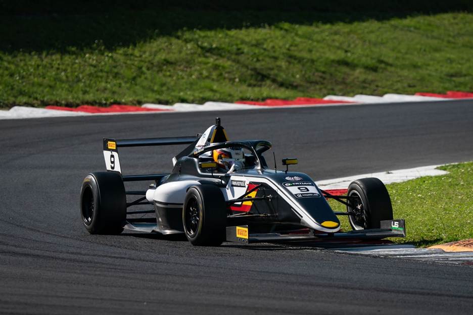 Sammalisto dominates Vallelunga with three wins as Aksoy keeps the Italian F4 points lead by six points.