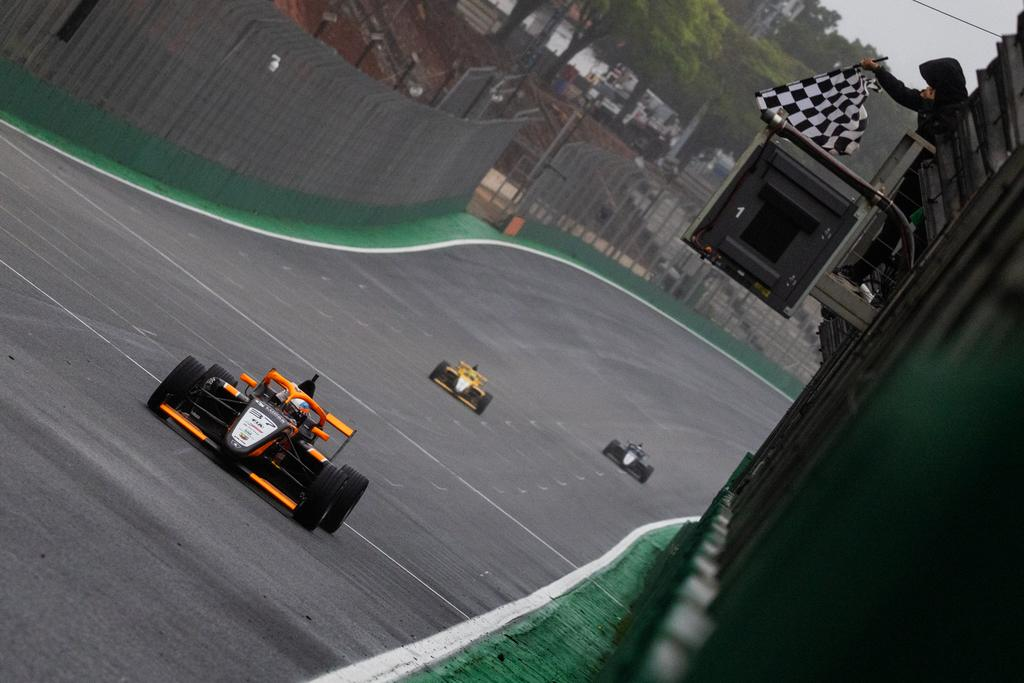 Fausto Arnaudo wins twice at Interlagos to take the Brazilian F4 championship lead, while Celo Hahn claims Race 2 victory.