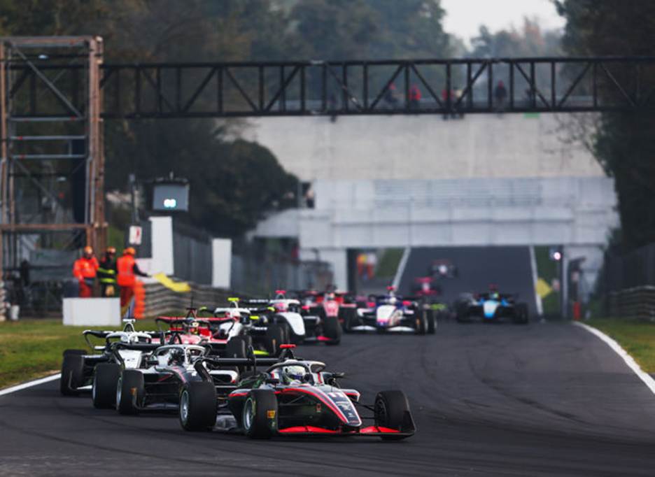 2025 GB3 Championship - Cars on track for Race 2 in Monza