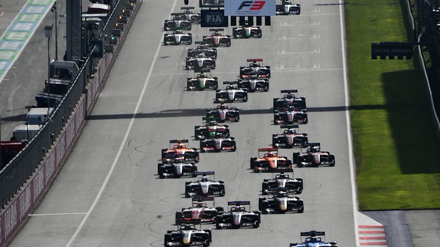 The 2025 F3 Championship fight is underway.
