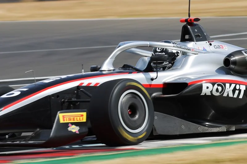 Deagen Fairclough topped all three Thursday GB3 tests at Donington, beating Flynn Jackes by 0.118s in the combined order.