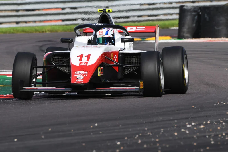 Franciszek Cegielski edged Fred Green by 0.019s to top Friday 2026 GB4 testing at Donington, with Yani Stevenheydens third.