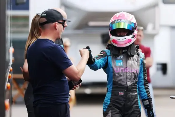 Lily-May Watkins secures her best GB4 Qualifying result at Snetterton as she continues recovering from a broken hand suffered in June.