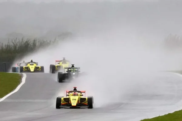 2026 | GB4 Winter Series | Snetterton | Race 2 | Phillips wins chaotic wet race as Elite Motorsport locks out podium Jesse Phillips wins a rain-hit 2026 GB4 Winter Series Race 2 at Snetterton, leading Elite Motorsport's podium sweep in a dramatic race.