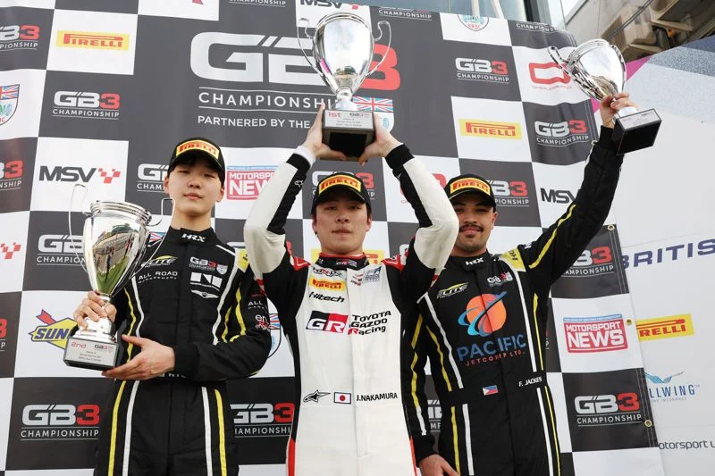 Jin Nakamura wins 2026 GB3 Silverstone race with last-lap pass in dramatic three-way fight, edging Lee and Jackes.
