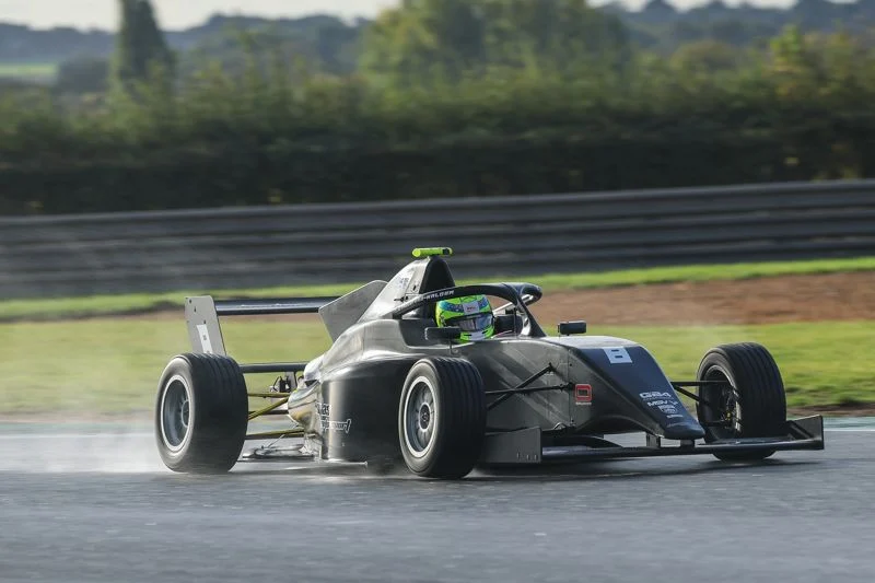 George Proudford-Nalder dominates all four Friday sessions at Snetterton, leading Phillips and Fernandez before the 2026 GB4 Winter races.