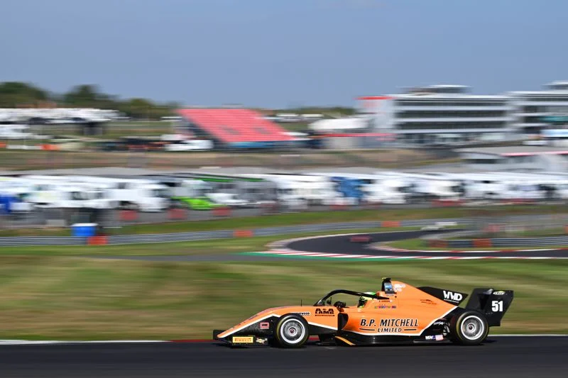 Fred Green takes a crucial GB4 double pole at Brands Hatch, beating Thomas Ingram Hill as title leader Alex O’Grady starts third.