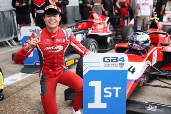 2026 | GB4 | Brands Hatch | Race 3 | Koh claims maiden victory as Hallman seals third in standings Michael Koh holds off Matan Achituv for his maiden GB4 victory at Brands Hatch as the 2026 season ends with a penalty-hit finale.