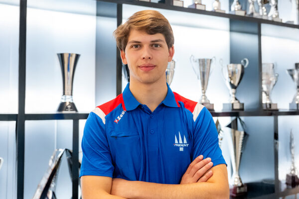 Dutch racing prospect Laurens van Hoepen has been confirmed to remain with Trident Motorsport for the final two events of the 2025 F2 Championship.
