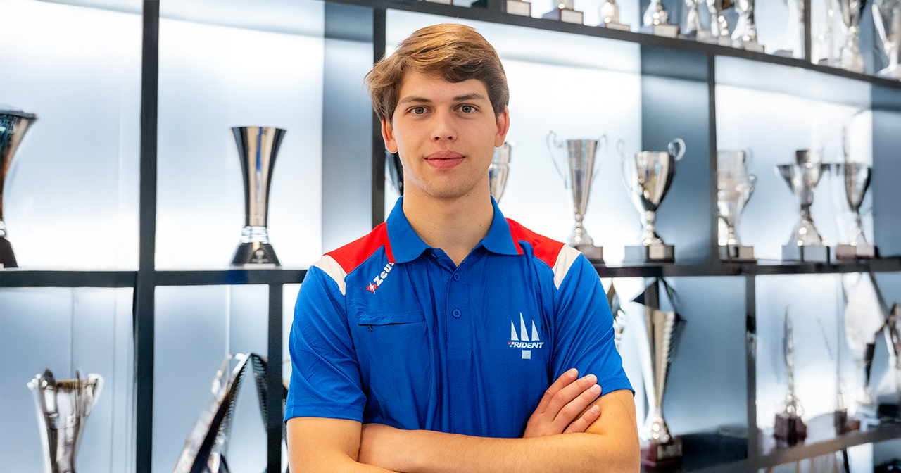 Dutch racing prospect Laurens van Hoepen has been confirmed to remain with Trident Motorsport for the final two events of the 2025 F2 Championship.