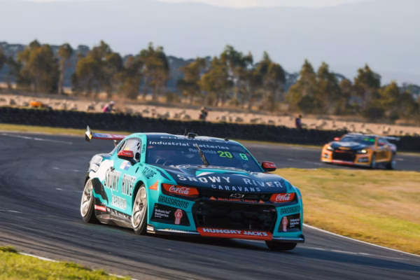 Supercars head to Tasmania as finals fight intensifies