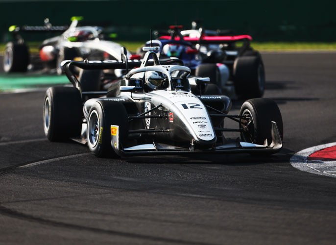 Alex Ninovic leads the pack in Race 1 at Monza in the 2025 GB3 season finale