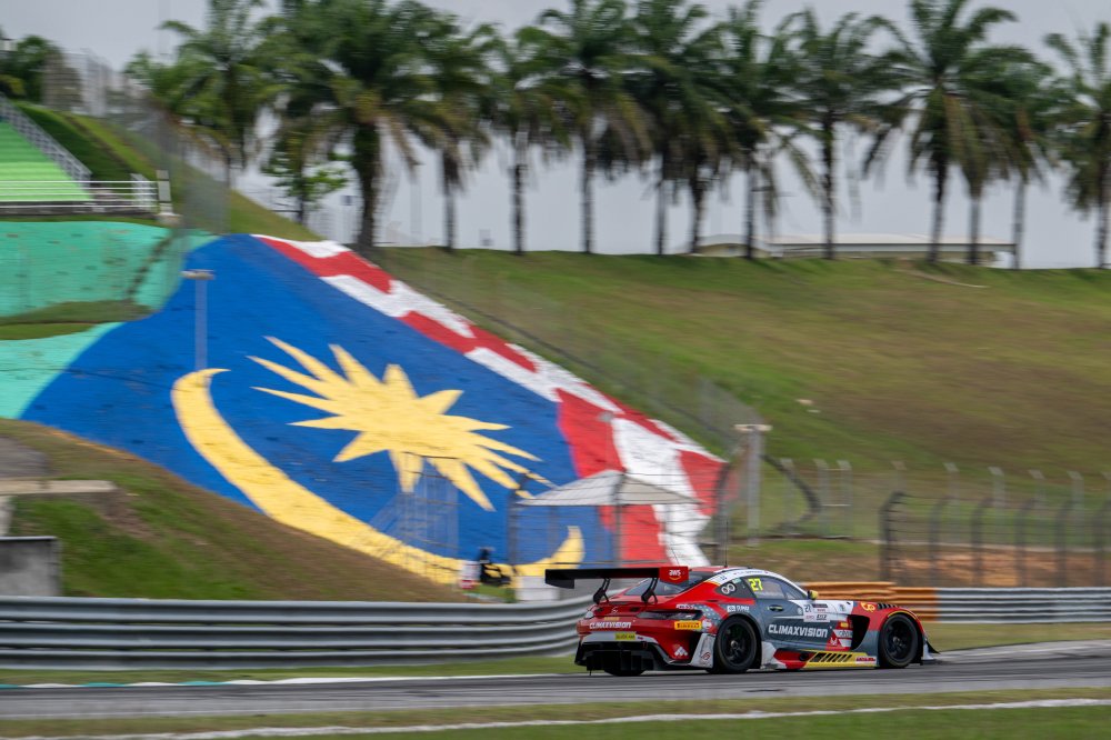 Sepang opener thrills as Absolute, Porsche and Origine share wins across dramatic 2026 GT World Challenge (GTWC) Asia races and sessions.