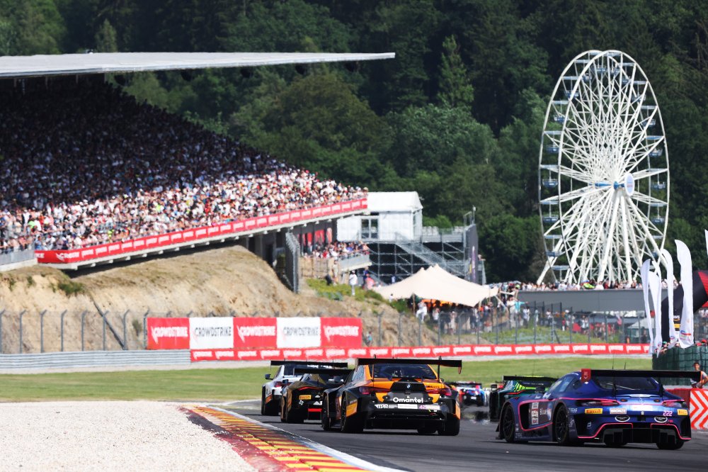 AF Corse leads Spa after four hours as Engel takes second, while a Safety Car closes the field and penalties reshape the classes.